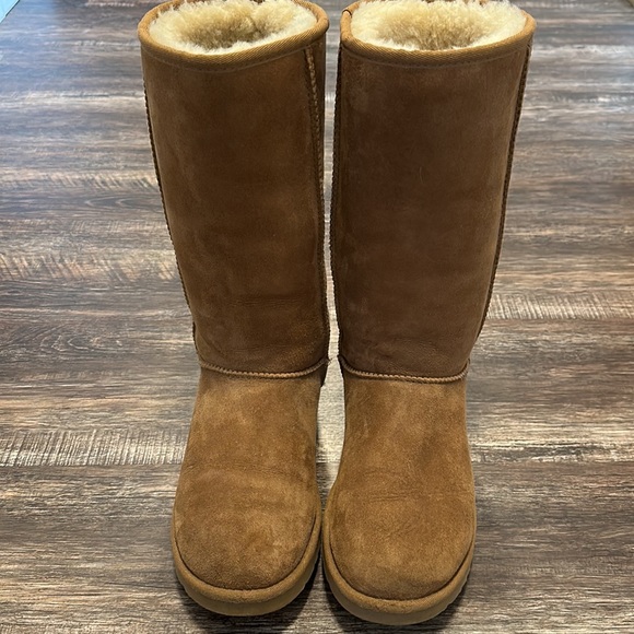 Ugg Classic Tall II Boot, women’s 9 - Picture 2 of 4